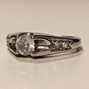 Ring size 7 clear stone silver color band